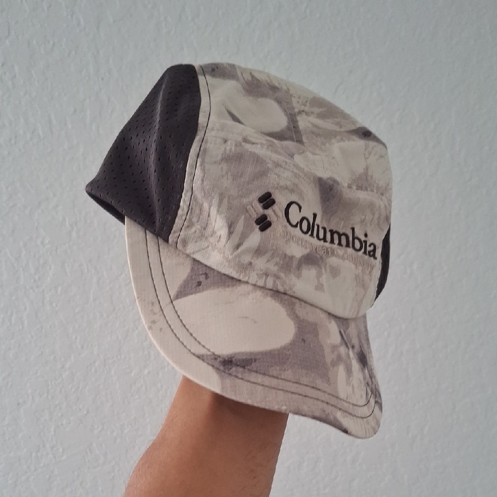 Columbia light gray camo running cap with dark gray mesh